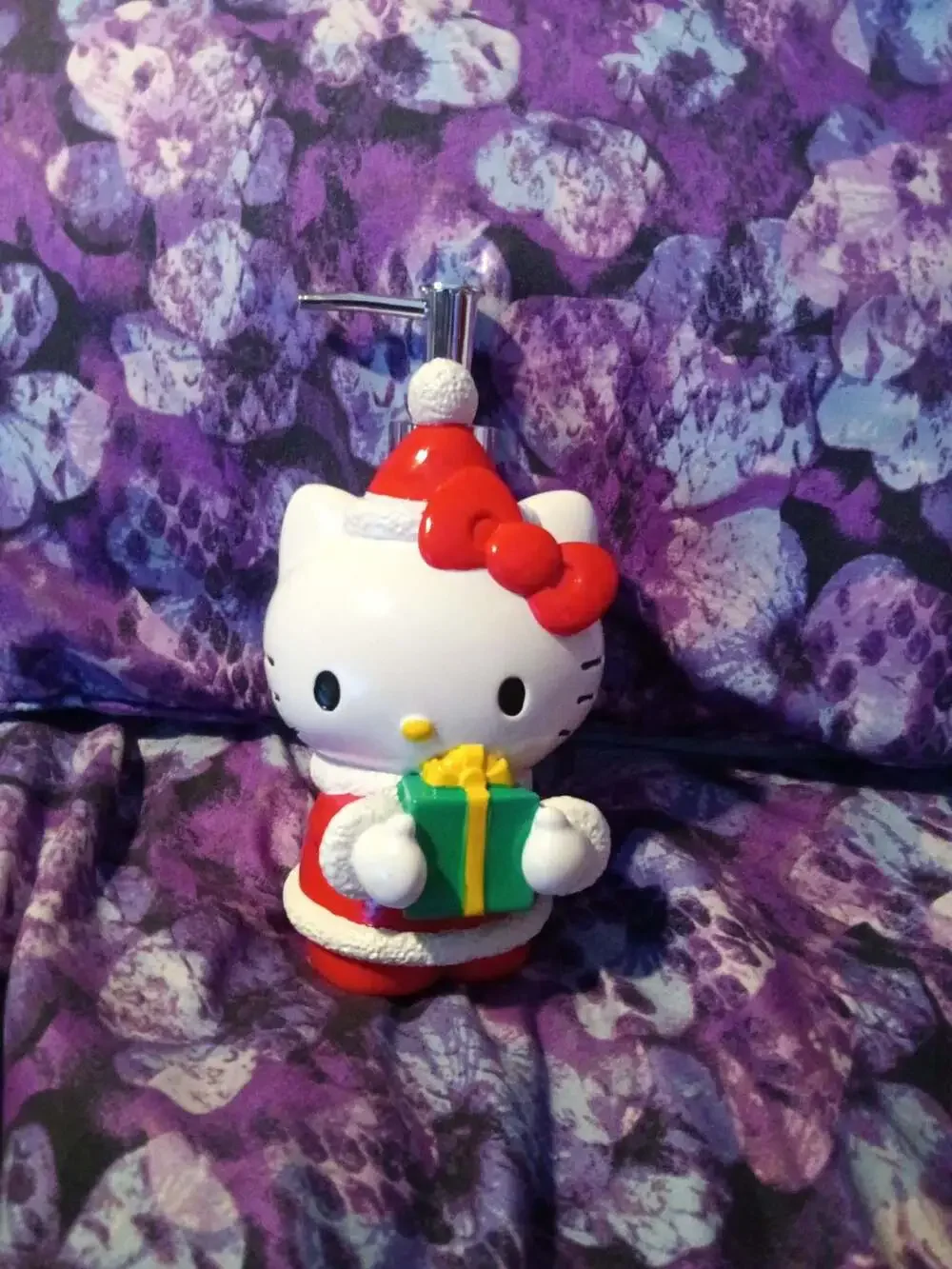 Sanrio Hello Kitty Christmas Holiday Soap & Lotion Dispenser Set! Santa & Tree!